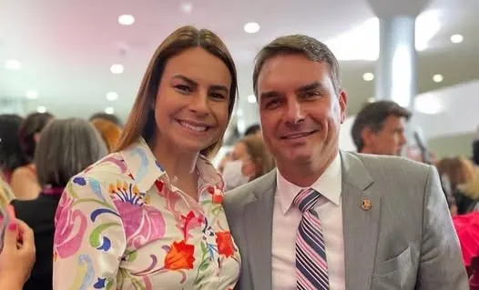 Mariana Carvalho publica foto com Flávio Bolsonaro, declara apoio à Presidência e movimenta cenário político de Rondônia