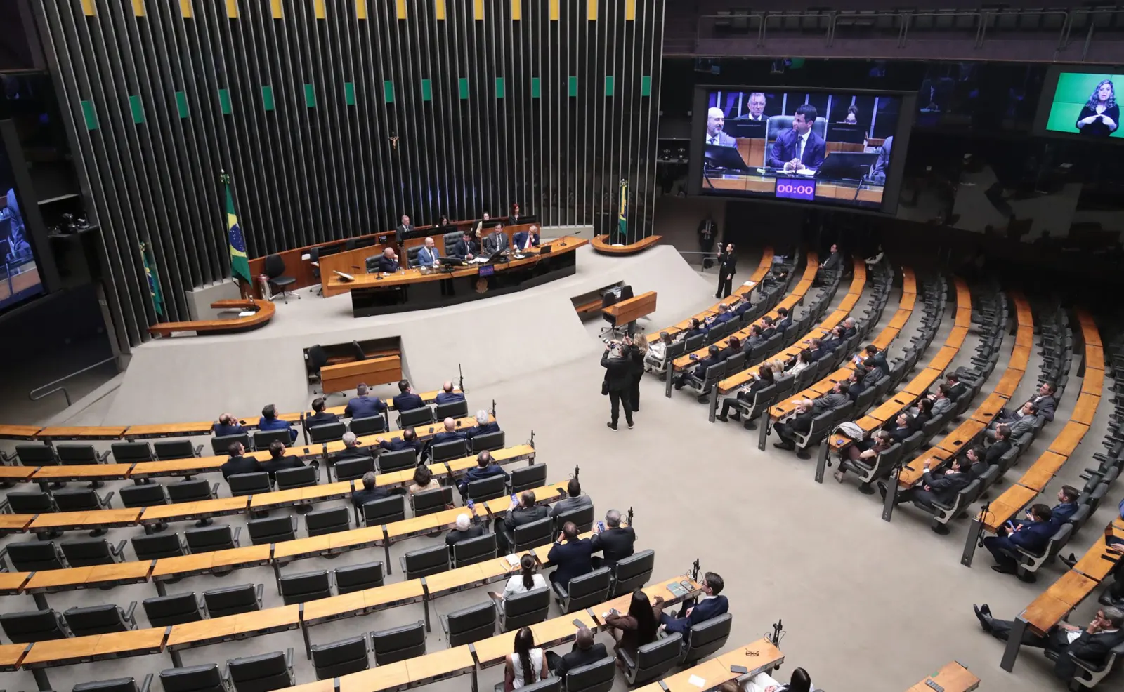 PL terá maior bancada na Câmara e impõe limite à agenda do novo governo Lula