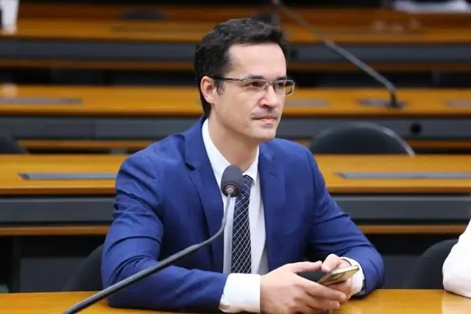 Deltan Dallagnol acusa Lula de descumprir promessa sobre sigilos e denuncia possível “estelionato eleitoral”