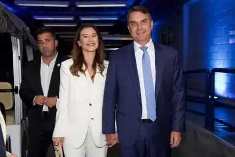 Flávio Bolsonaro anuncia pedido de anulação da eleição; contestação dependerá de provas e decisão judicial