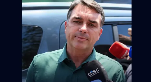 TSE reconhece falha que deixou propaganda de Flávio Bolsonaro sem áudio e anuncia reexibição