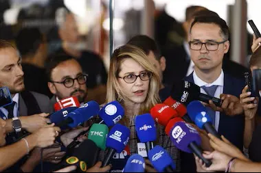 Advogada de Flávio Bolsonaro cobra sigilos de Lula desde 2003 e questiona patrimônio de familiares