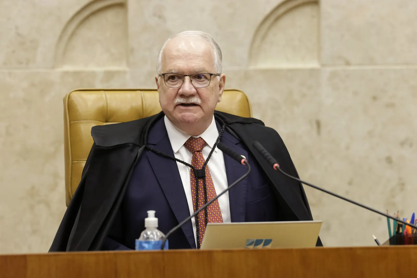Fachin mantém sessão que pode abrir investigação contra Moraes no caso Master