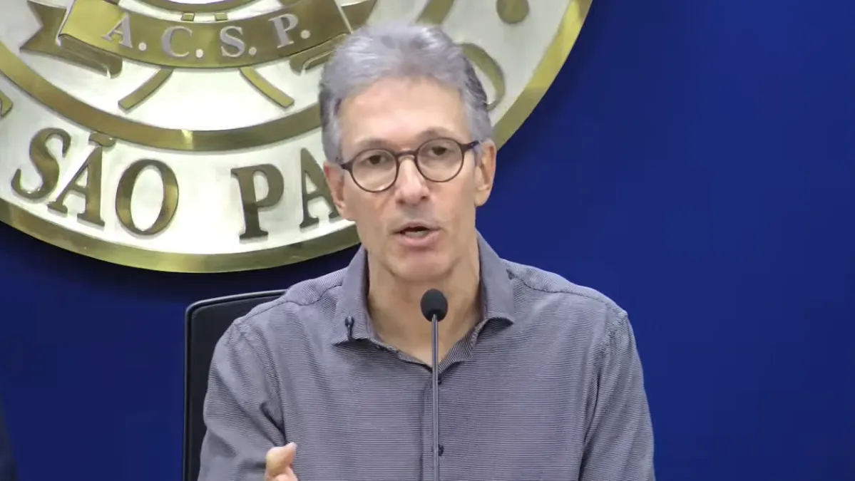 Zema questiona tamanho das comitivas internacionais e reacende debate sobre gastos públicos