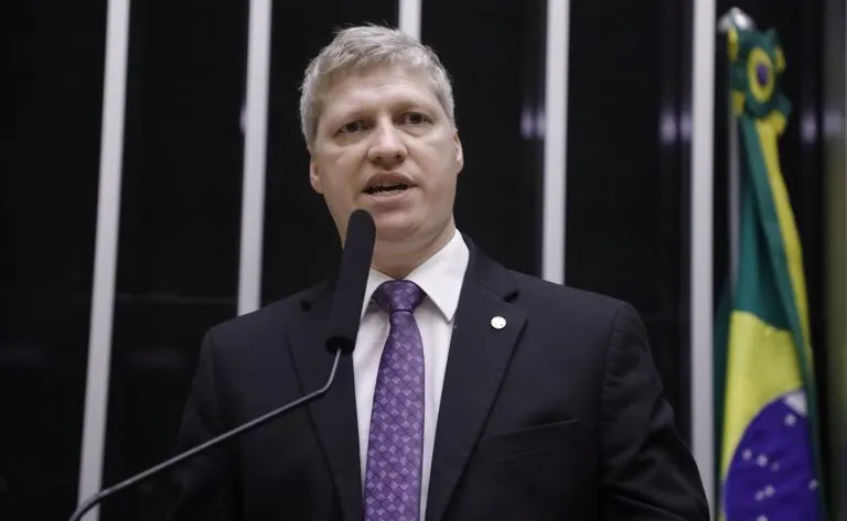 Eleito senador, Van Hattem promete pressionar por impeachment de Moraes: “Vamos colocar o Supremo no seu lugar”