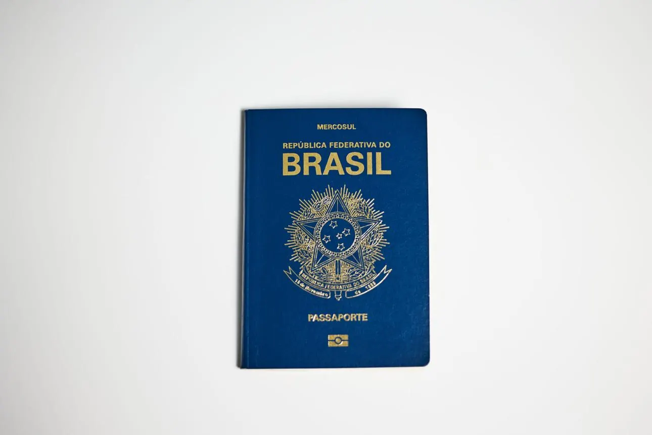 PF cancela passaportes de Flávio Bolsonaro após descumprimento de ordem do STF