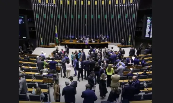TSE admite falha de 50 minutos na divulgação dos votos para presidente e nega alteração na apuração