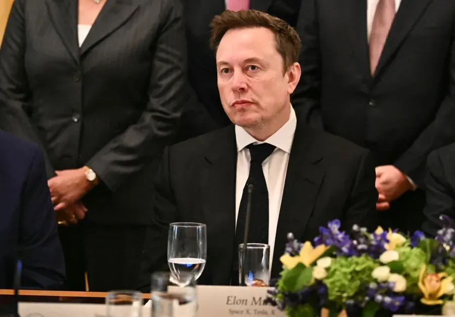 Elon Musk promete devolver a visão a pessoas cegas com chip cerebral, mas tecnologia ainda enfrenta desafio decisivo