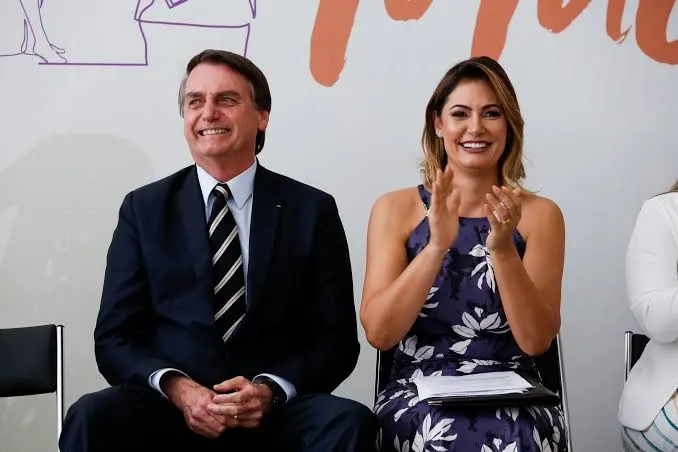 “Ele está ansioso e oscila bastante”: Michelle relata “dias mais difíceis” de Bolsonaro