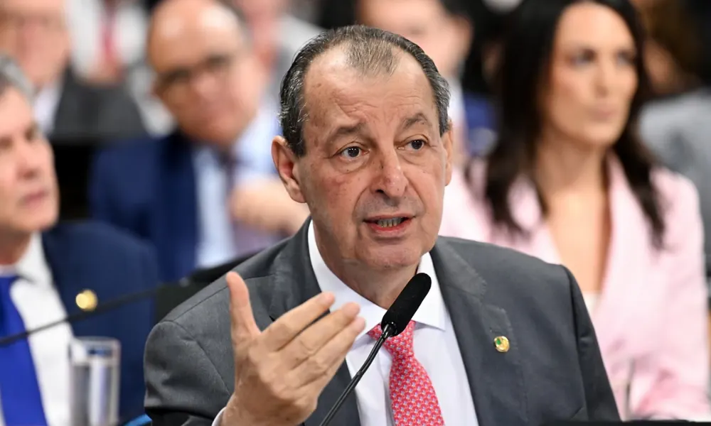 Omar Aziz é eleito no Amazonas; mudança de cargo altera composição política no Senado