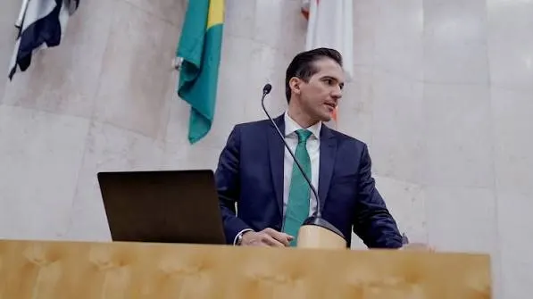 “Karl Marx deve estar se revirando no inferno”: Rubinho Nunes ironiza esquerda após revelações do caso Master