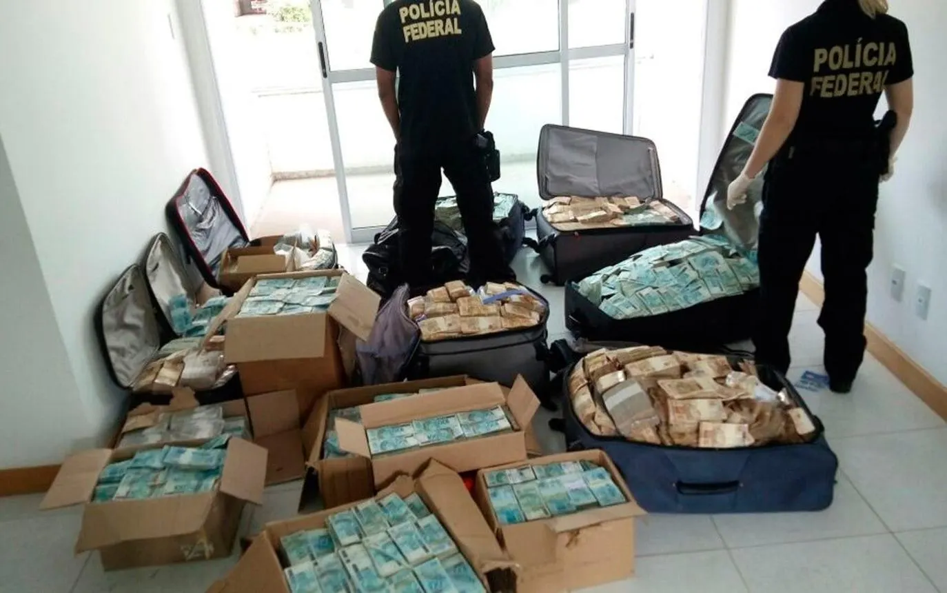 PF investiga movimentações de R$ 100 milhões em previdência municipal e aplicações no Banco Master
