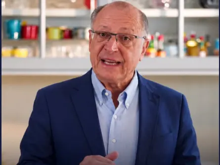 Alckmin pressiona Flávio Bolsonaro a abrir sigilos e cobra explicações sobre ligações com Vorcaro e investigado do INSS