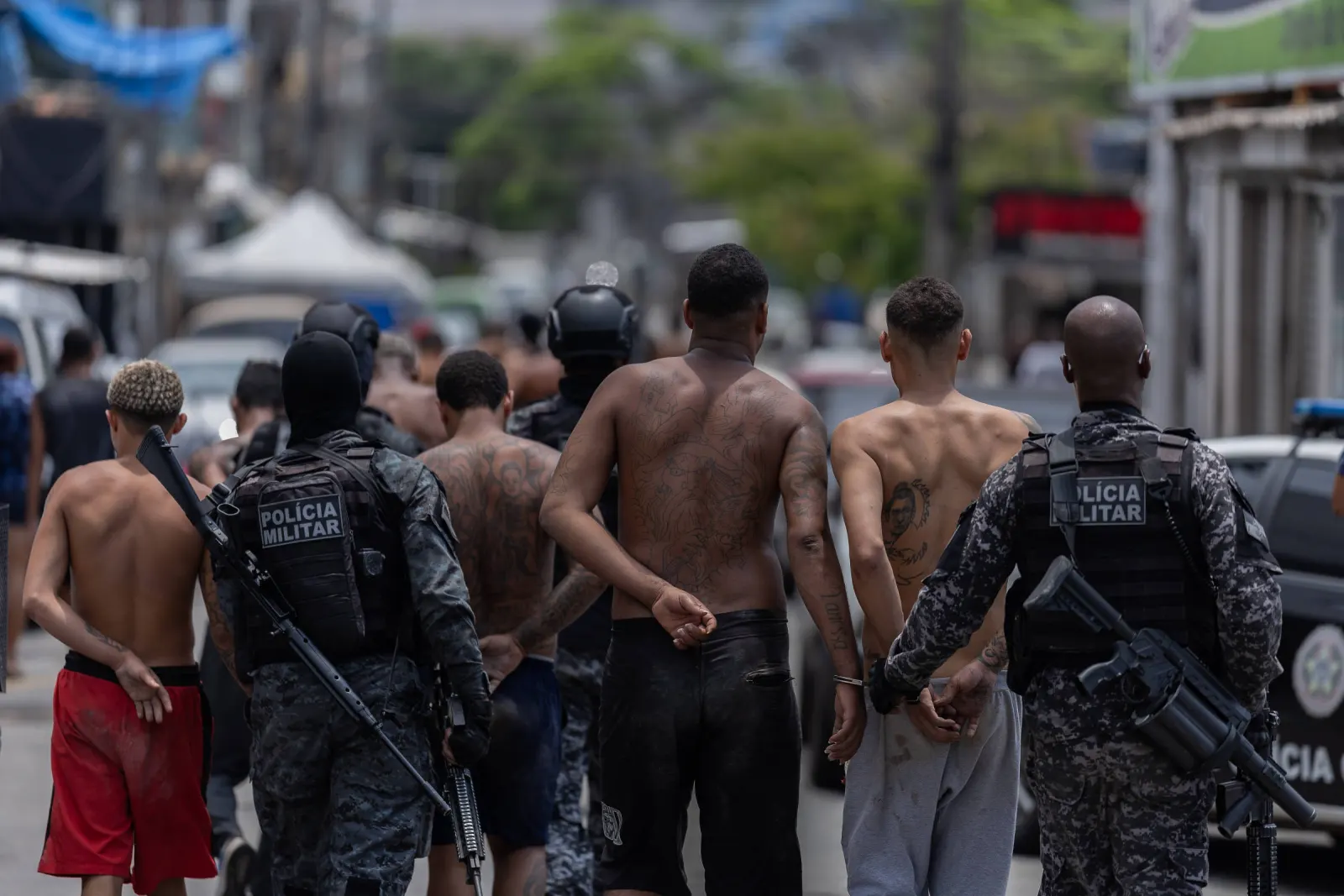 Integrante do Comando Vermelho sofre parada cardíaca durante fuga da polícia e morre no Rio