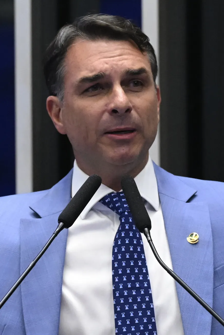 Flávio Bolsonaro se declara “verdadeiro presidente eleito” em carta divulgada nos EUA