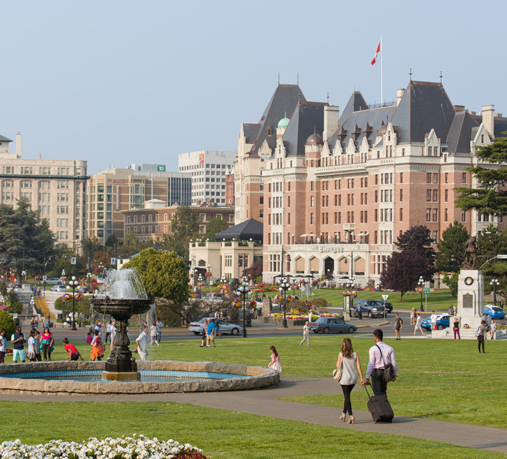 Peaceful waterfront picnic spots on tours