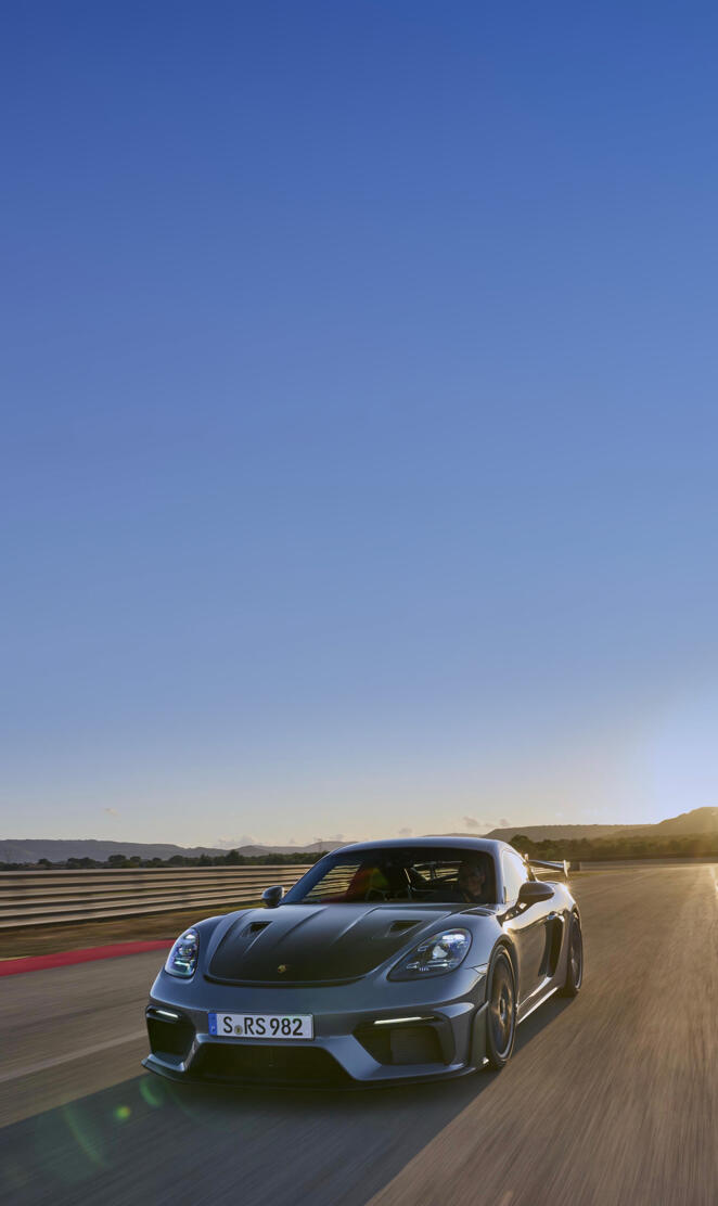 Porsche-Cayman-GT4-RS