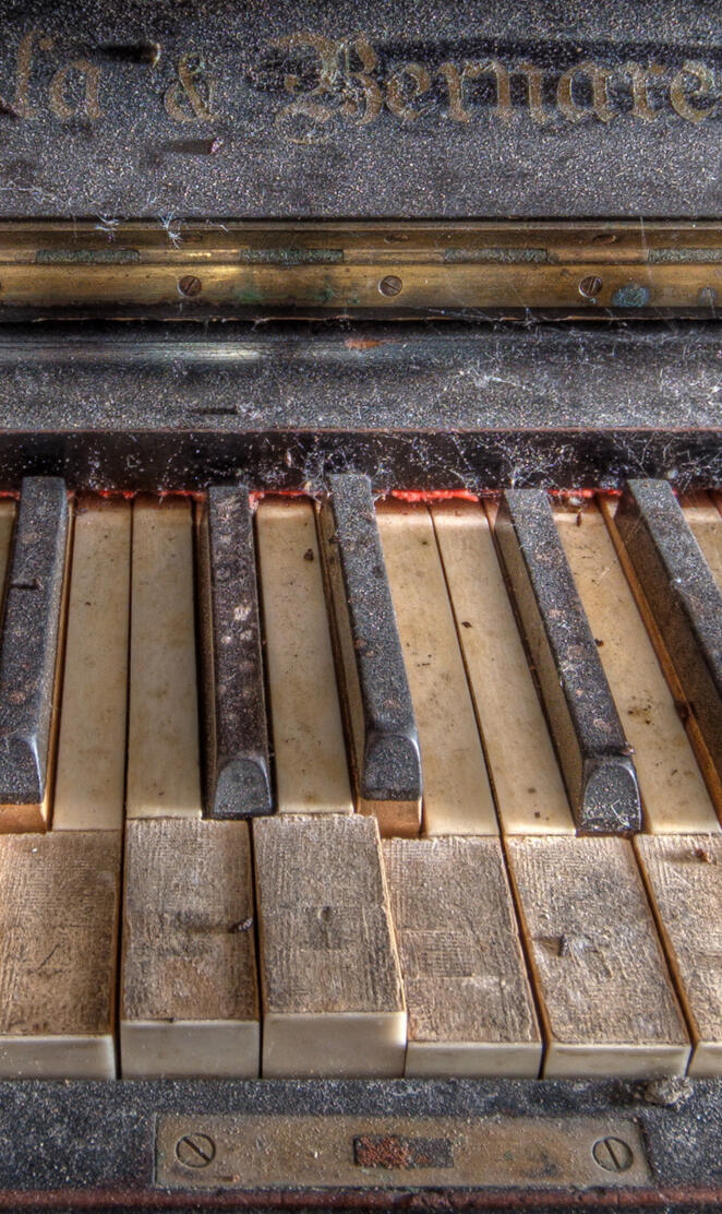 Old Piano