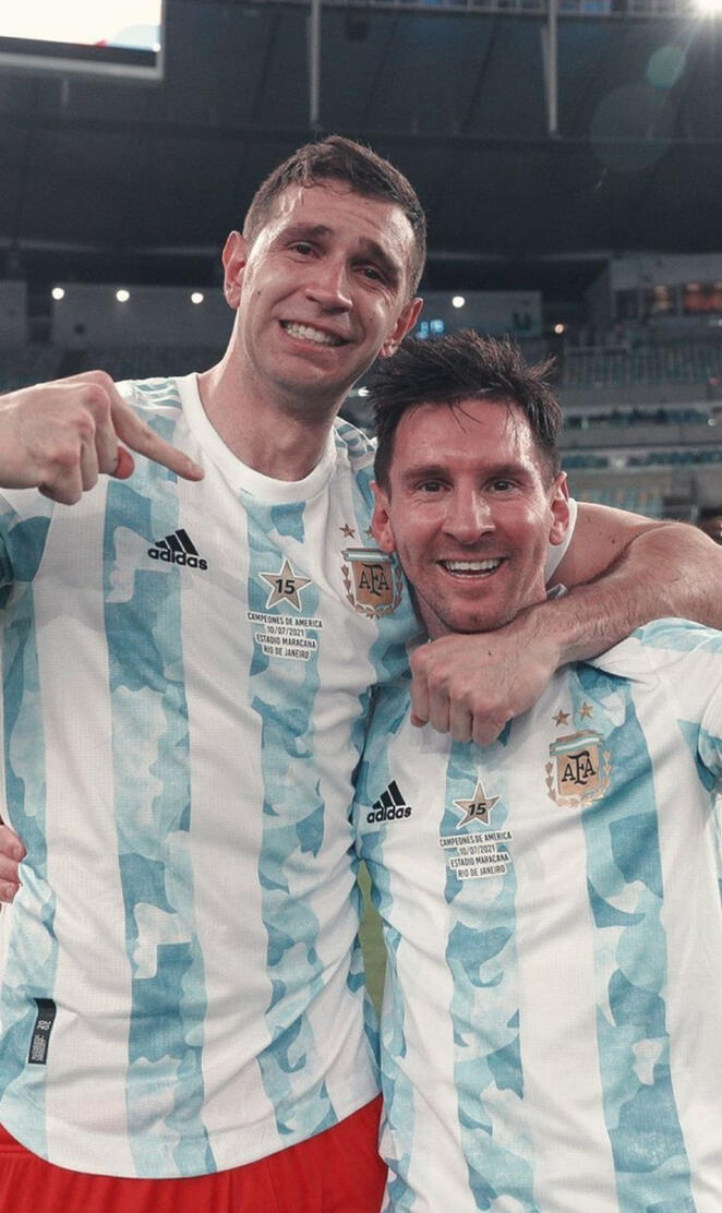 Dibu martinez y messi