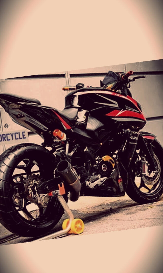 PULSAR 250 Wallpaper