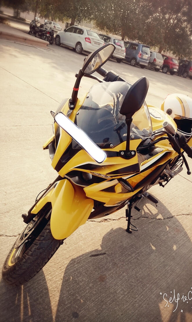 Bajaj Pulsar RS 200