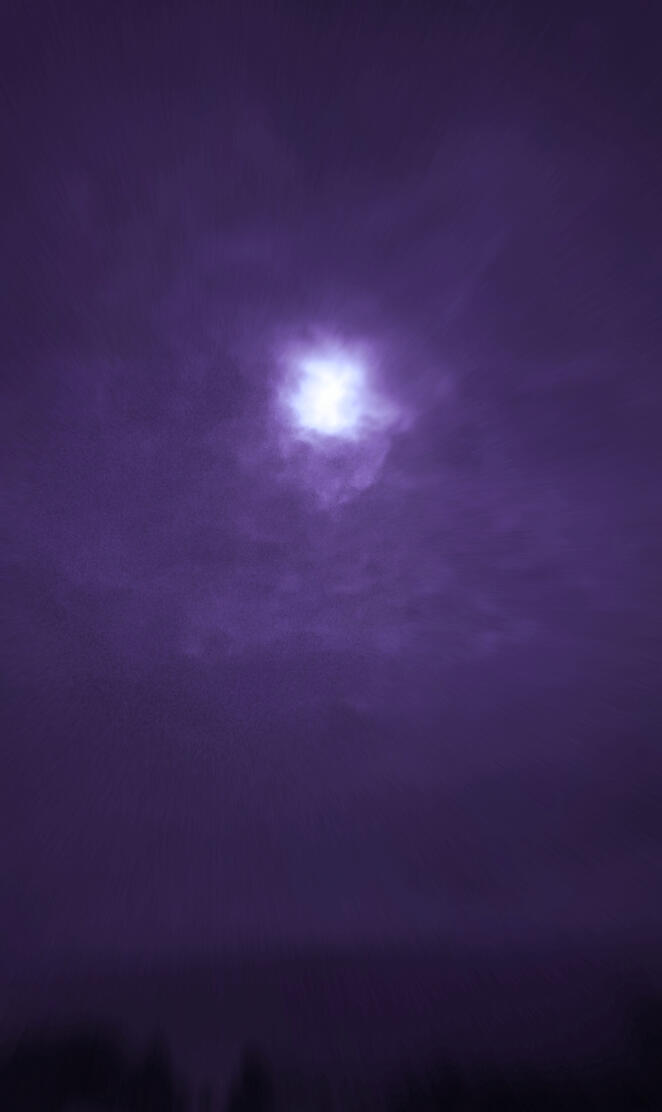 Incandescent fogmoon