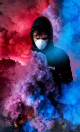 Smoke bomb