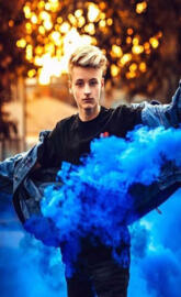 Smoke bomb