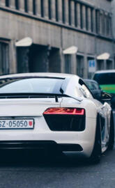 Pure white R8