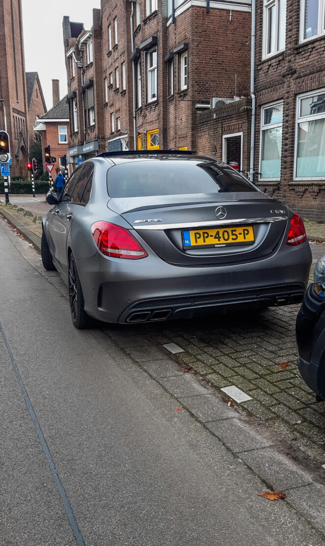 Mercedes AMG C63S 