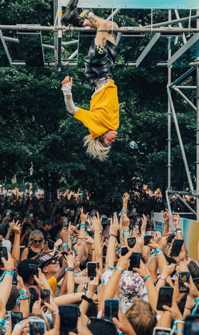 MACHINE GUN KELLY WALL