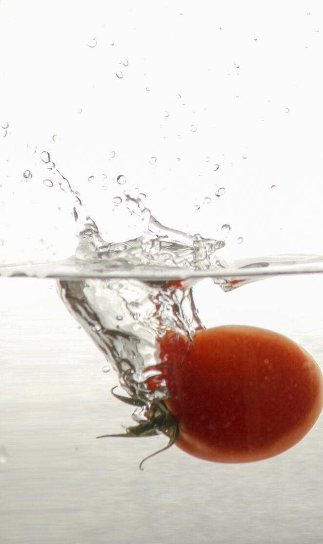 Tomato water splash