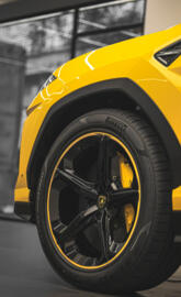lambroghini urus tire