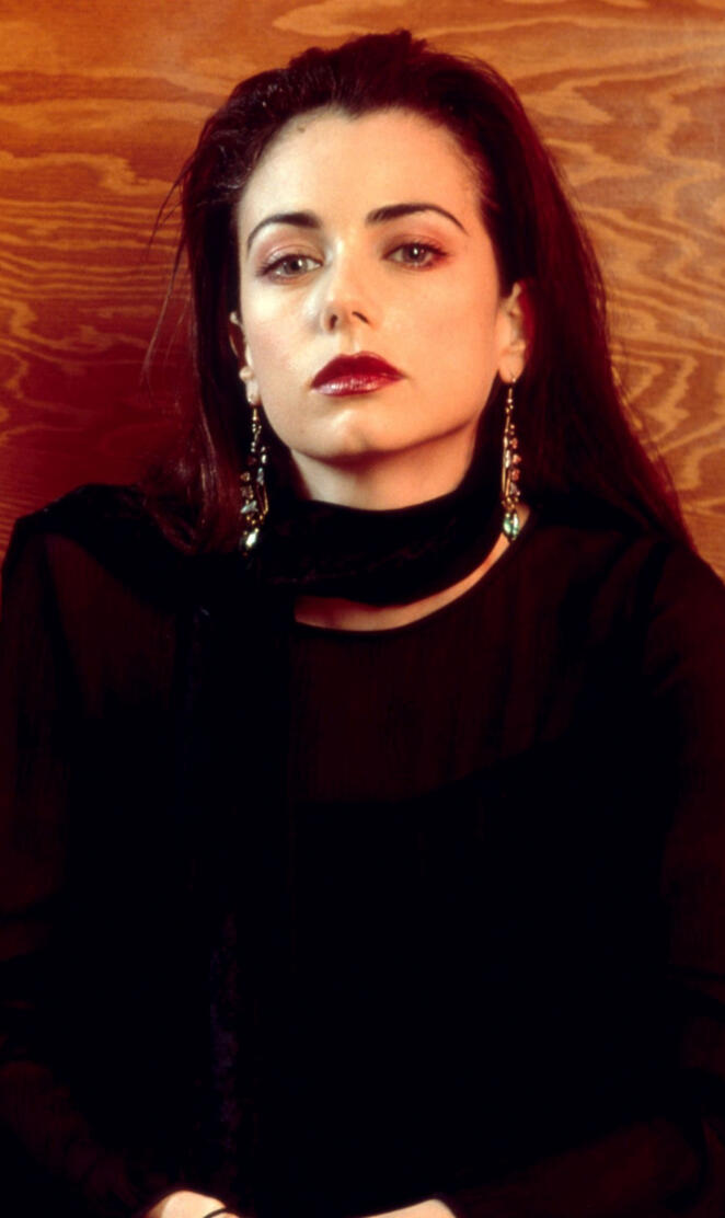 Mia Kirshner