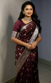 Mallu actress, saree