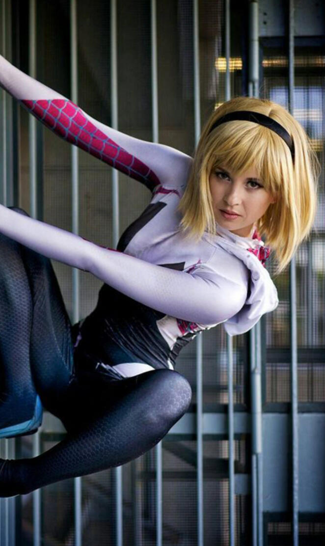 Spider Gwen cosplay