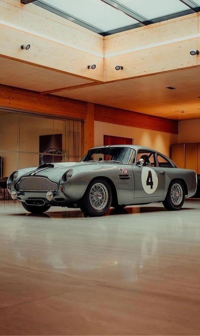 Aston Martin DB4 GT