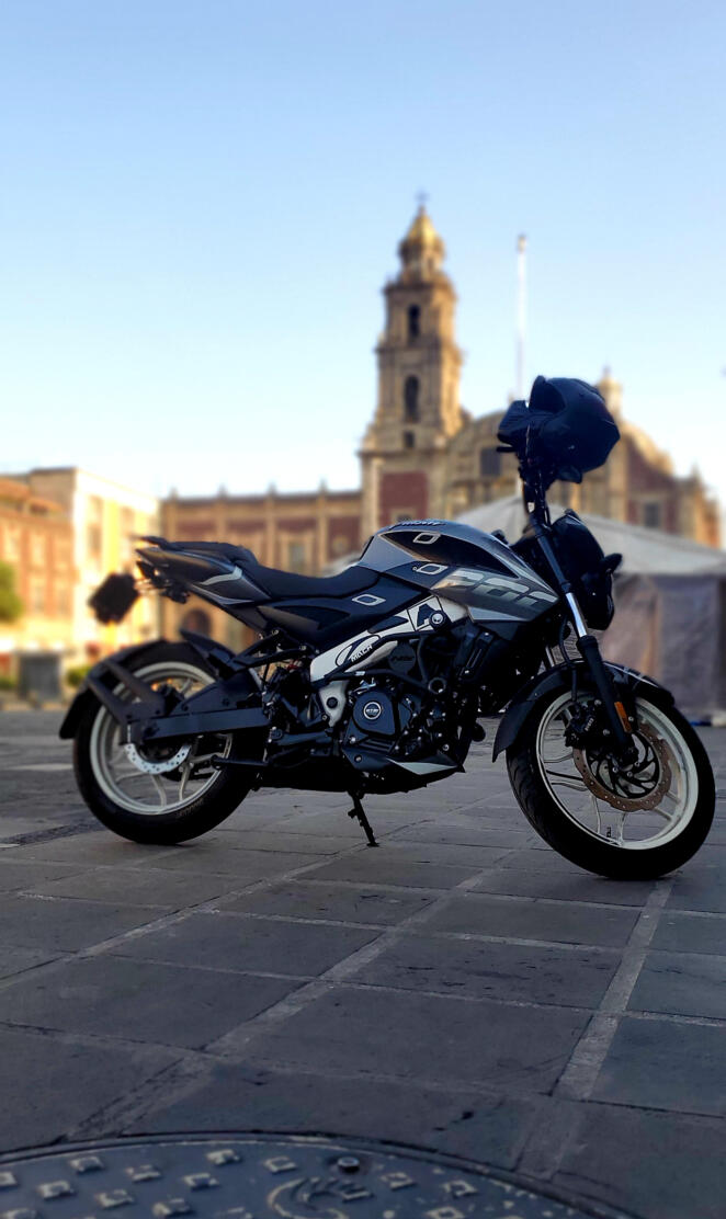 Pulsar ns 200 bajaj 22