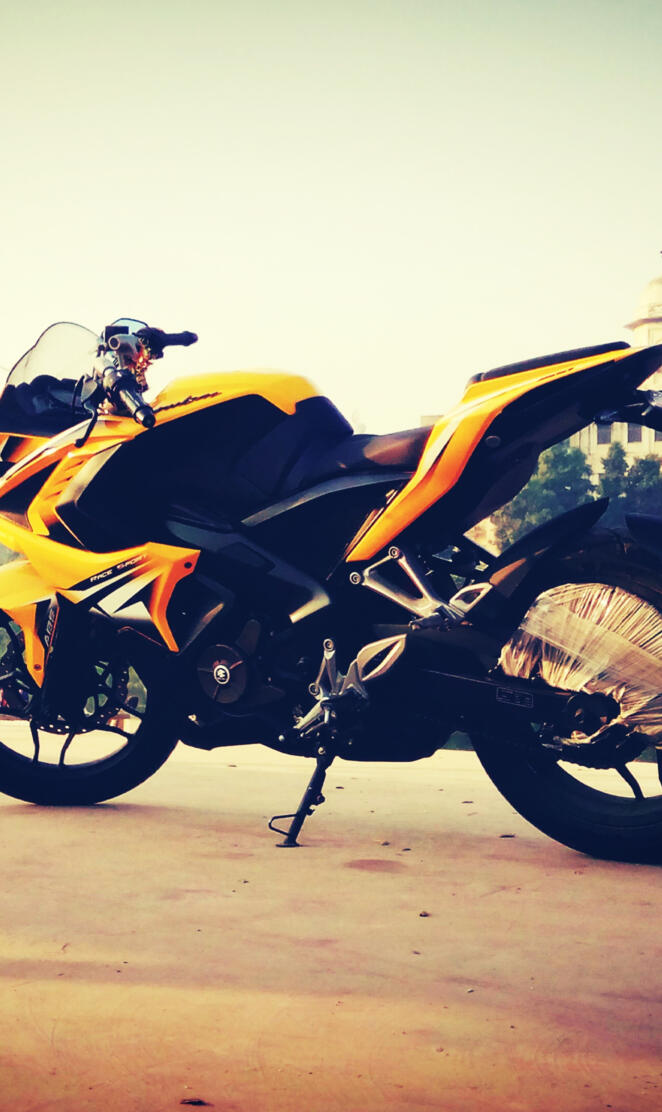 Bajaj Pulsar RS 200