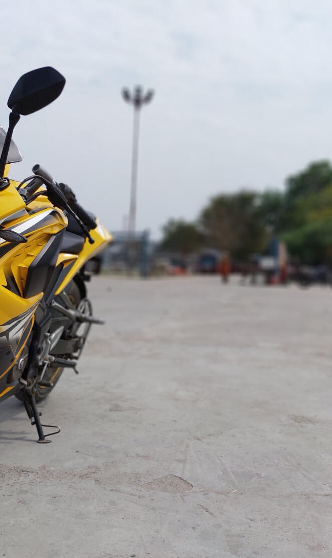 Bajaj Pulsar RS 200
