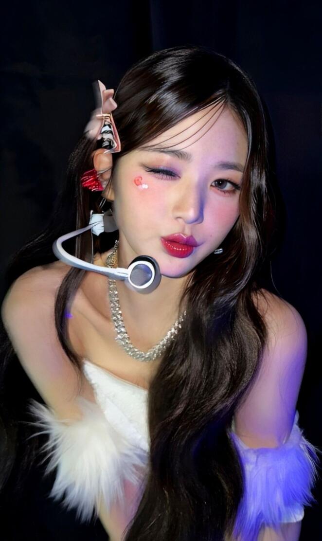 Ive Wonyoung wallpaper