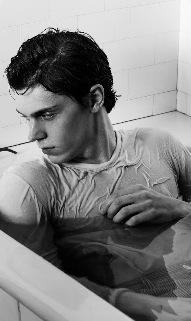 Evan Peters