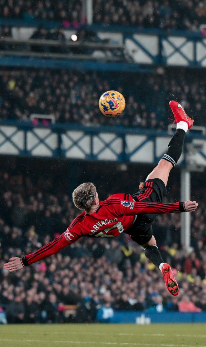 Garnacho bycycle kick