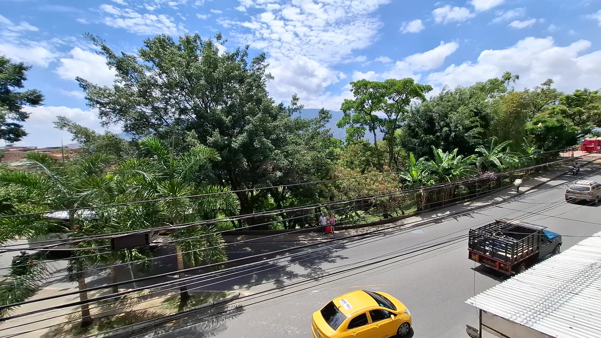 Edificio en venta en Robledo de 127 m² - Imagen 3