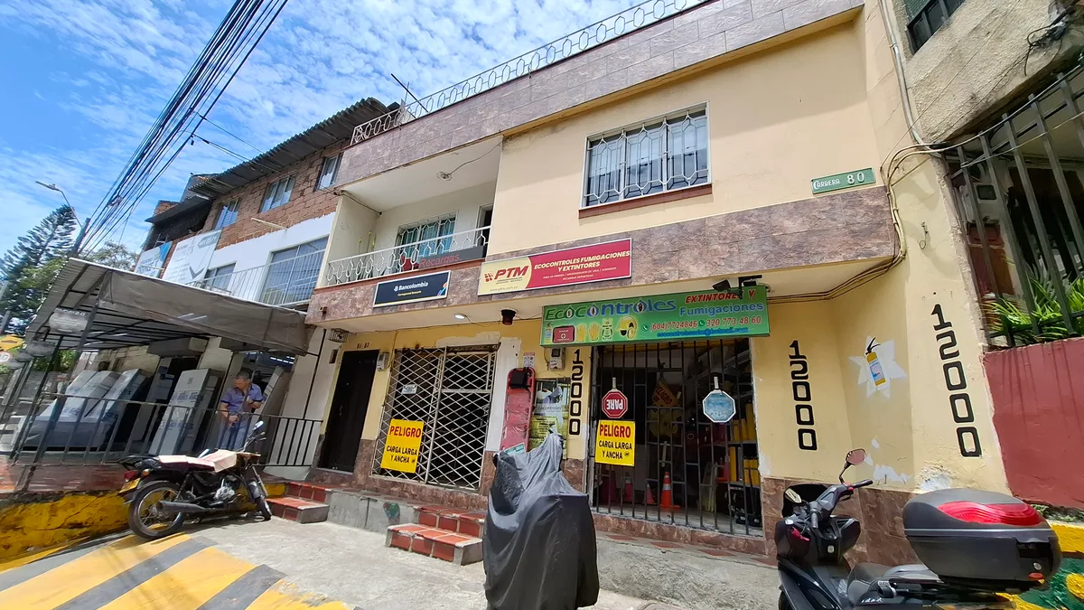 Edificio en venta en Robledo de 127 m² - Imagen 1