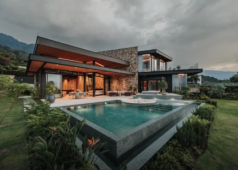 Casa en venta en El Poblado de 500 m² - Imagen 1